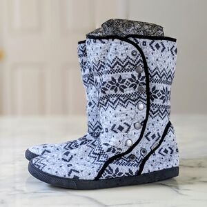 Indoor Outdoor Boots w/Grey Snowflake Pattern, Faux Fur Inside, Anti-Slip Sole.